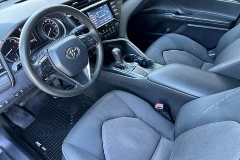 Used 2020 Toyota Camry LE image 10