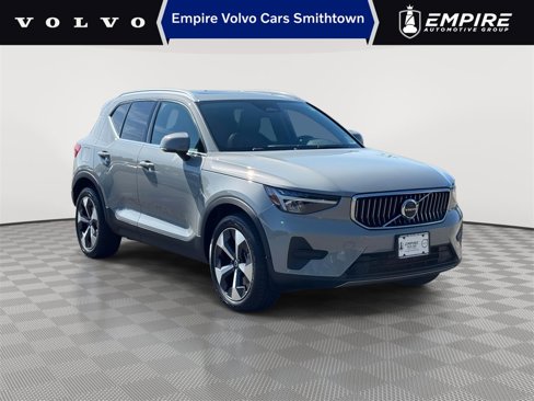 Used 2025 Volvo XC40 B5 Core w/ Climate Package image 1