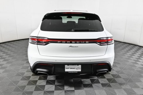 Certified 2025 Porsche Macan image 30