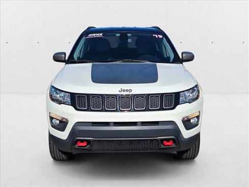 Used 2019 Jeep Compass Trailhawk image 2