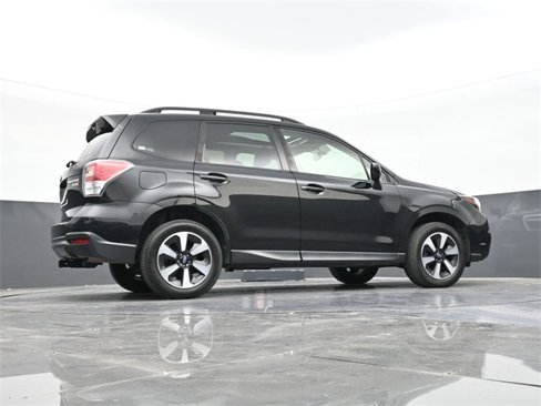 Used 2017 Subaru Forester 2.5i Premium w/ All-Weather Package image 42