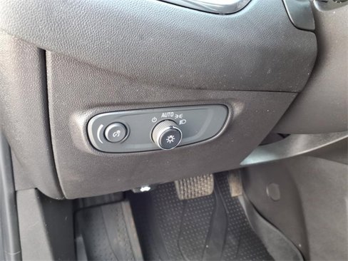 Used 2023 Chevrolet Equinox LS w/ LS Convenience Package image 11