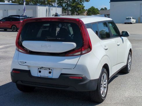 Used 2022 Kia Soul LX image 3