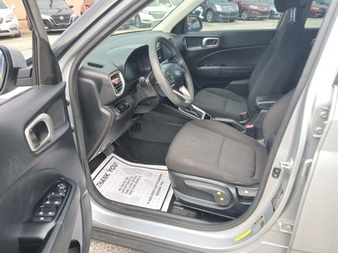 Used 2023 Hyundai Venue SE image 9