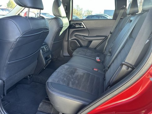 Used 2023 Mitsubishi Outlander SE image 13