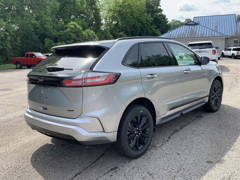 Used 2024 Ford Edge SE w/ Black Appearance Package image 4