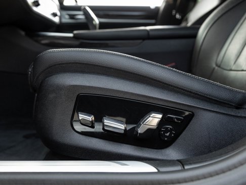 Used 2019 BMW 740i w/ Executive Package image 21