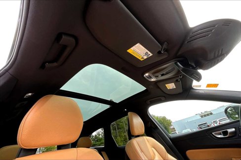 Used 2019 Volvo XC60 T5 Momentum w/ Multimedia Package image 13