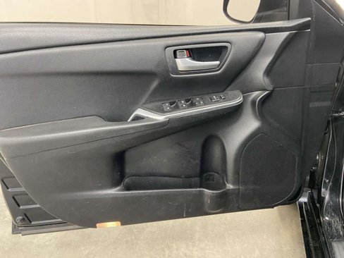 Used 2017 Toyota Camry SE image 12