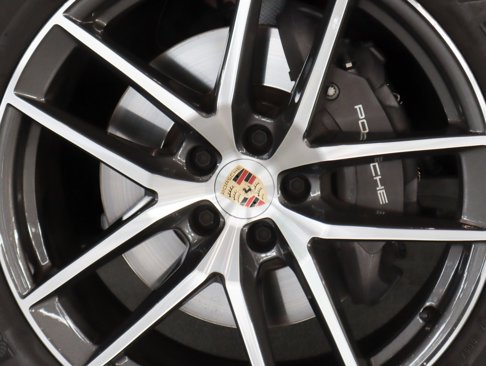 Certified 2024 Porsche Macan image 14