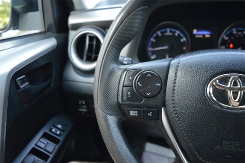 Used 2018 Toyota RAV4 LE image 16