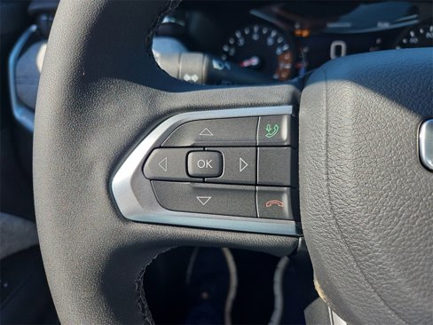 New 2025 Jeep Compass Latitude image 28