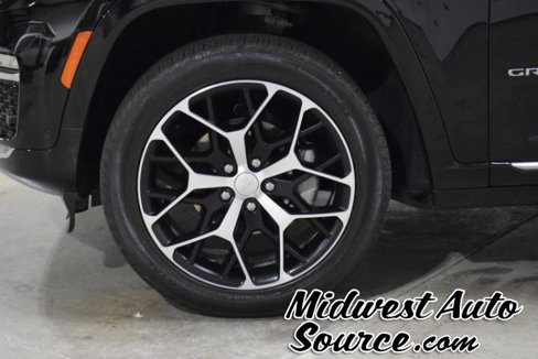 Used 2024 Jeep Grand Cherokee Summit image 7