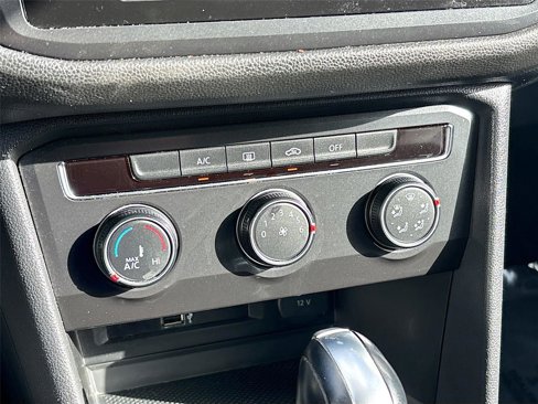 Used 2018 Volkswagen Tiguan S image 17