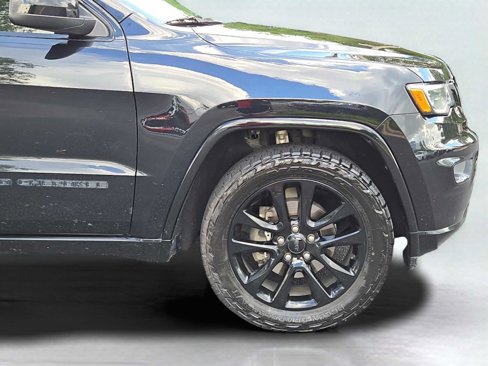 Used 2020 Jeep Grand Cherokee Altitude image 11