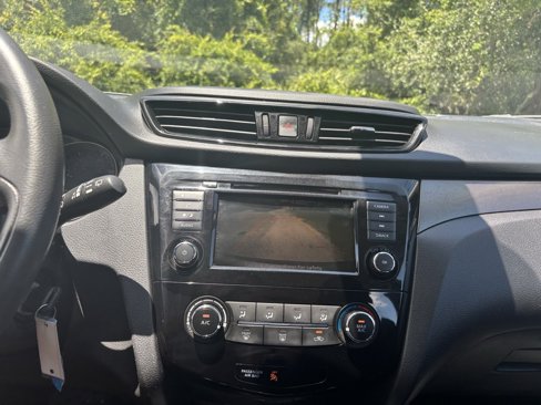 Used 2021 Nissan Rogue Sport S image 14