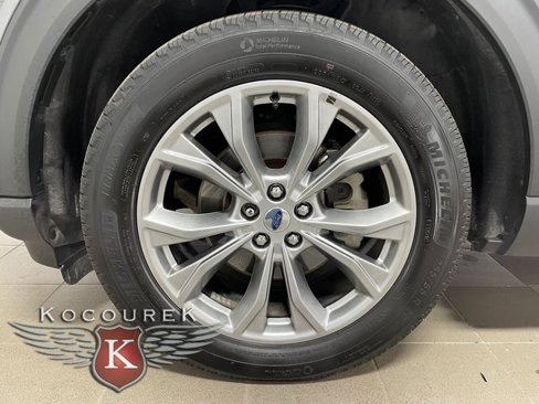 Used 2022 Ford Explorer XLT w/ Equipment Group 202A image 7
