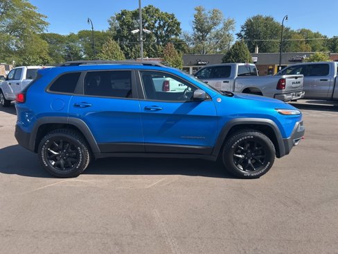 Used 2017 Jeep Cherokee Trailhawk w/ Cold Weather Group image 4