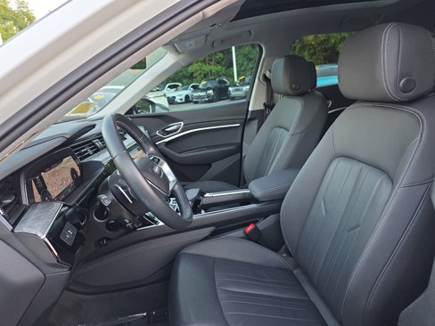 Used 2021 Audi e-tron Premium w/ Convenience Plus Package image 28