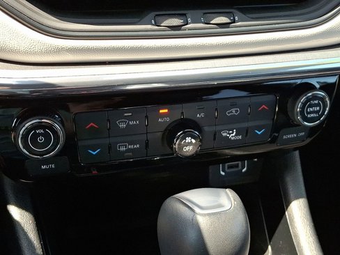 Used 2024 Jeep Compass Limited image 16