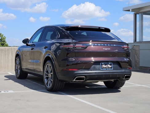 Certified 2021 Porsche Cayenne Coupe image 3