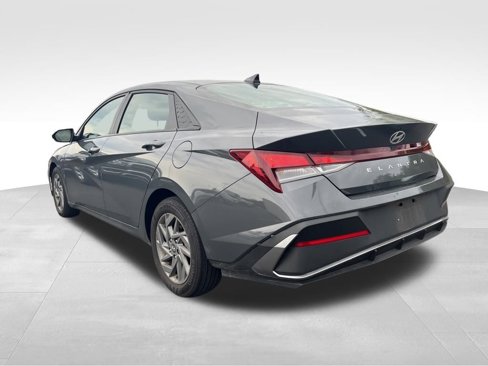 Used 2024 Hyundai Elantra SEL image 5