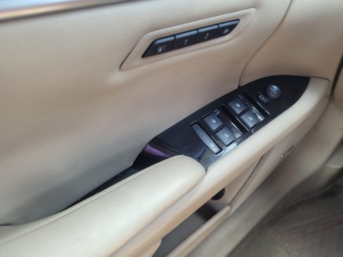Used 2013 Cadillac XTS Premium image 27