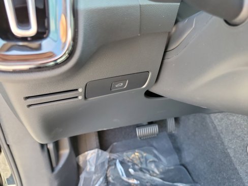 New 2025 Volvo XC40 B5 Core w/ Protection Package Premier image 12