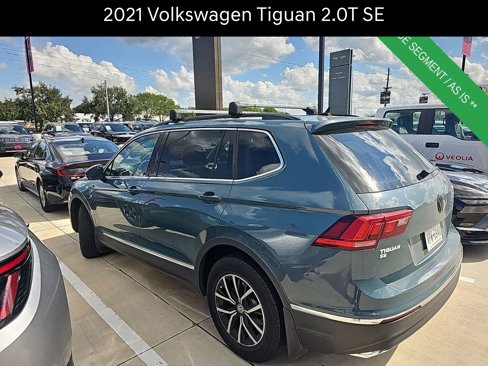 Used 2021 Volkswagen Tiguan SE w/ Panoramic Sunroof Package image 2