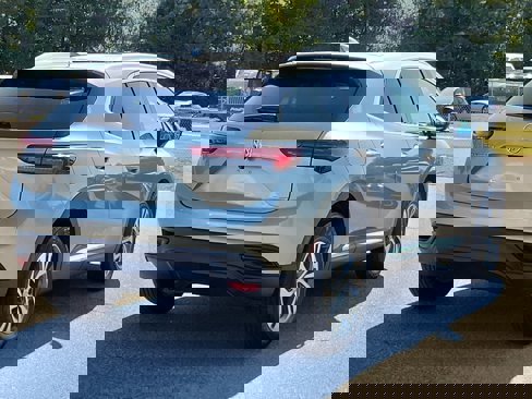 Used 2023 Buick Envision Essence image 5