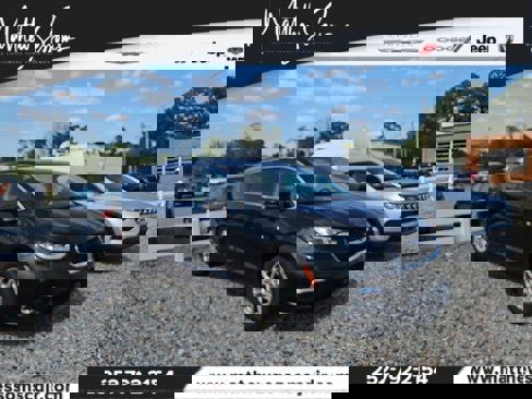 Used 2023 Chrysler Pacifica Touring-L image 1