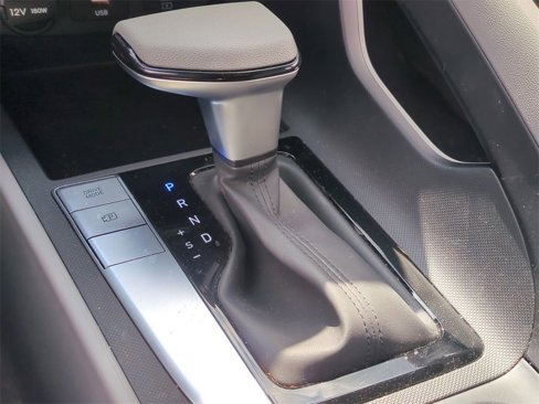 Certified 2024 Hyundai Elantra SE image 17