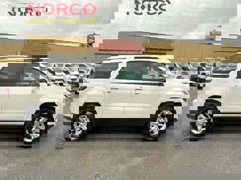 Used 2015 GMC Acadia SLE image 1
