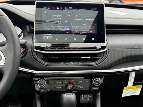 New 2025 Jeep Compass Limited image 27