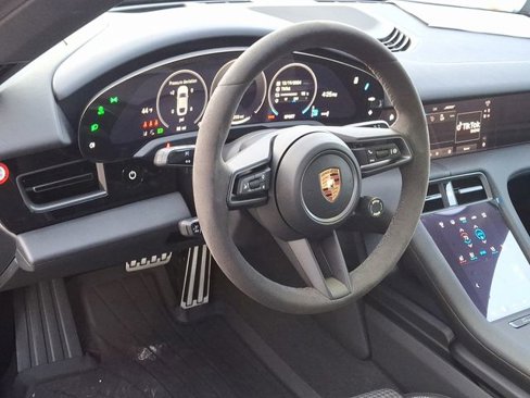Used 2025 Porsche Taycan image 9