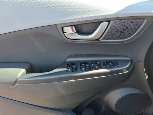 Used 2018 Hyundai Kona Limited image 12