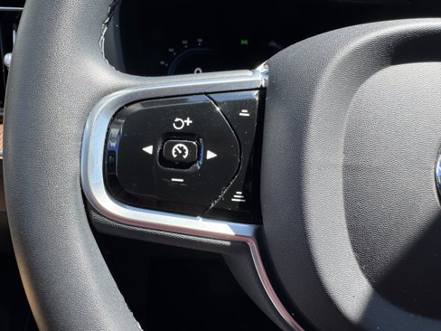 Certified 2023 Volvo XC60 B5 Ultimate w/ Climate Package image 29