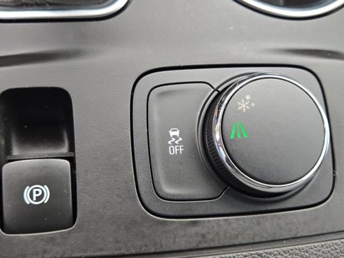 Used 2018 Chevrolet Traverse LT image 31