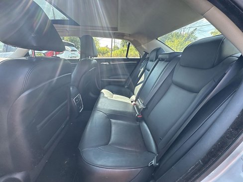 Used 2019 Chrysler 300 Limited image 22