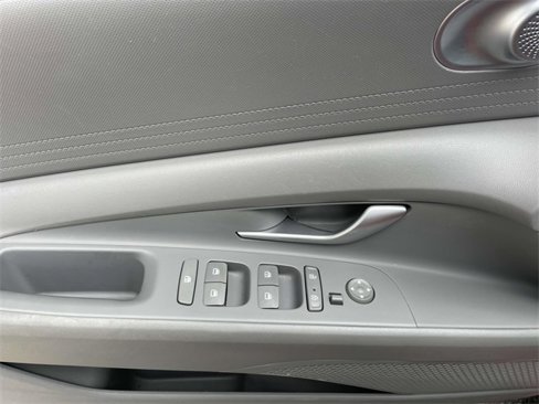 Certified 2023 Hyundai Elantra SEL image 17
