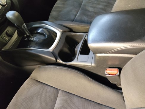 Used 2016 Nissan Rogue SV image 26