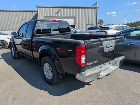 Used 2016 Nissan Frontier SV image 2
