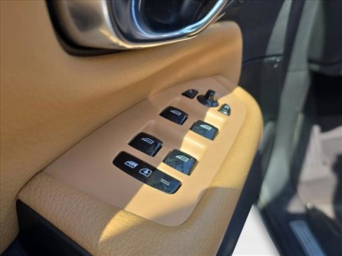 Used 2019 Volvo XC90 T6 Momentum image 8