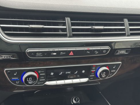 Used 2018 Audi Q7 3.0T Prestige w/ Prestige Package image 27