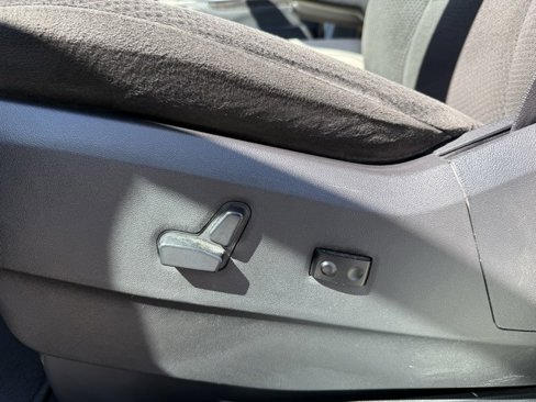 Used 2016 Dodge Grand Caravan SXT image 23
