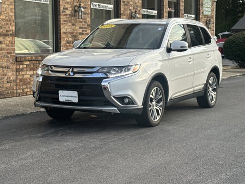 Used 2018 Mitsubishi Outlander SEL image 1