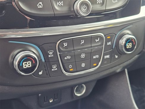Used 2022 Chevrolet Traverse LT image 22