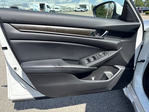 Used 2018 Honda Accord EX image 11