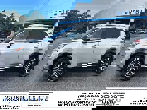 Used 2023 Nissan Rogue SL image 1