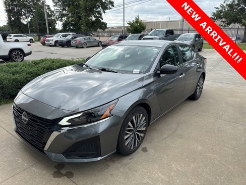 Used 2024 Nissan Altima 2.5 SV image 1